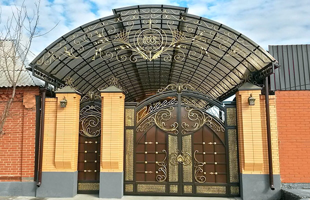 Купить или заказать ворота для дома с навесом - стильные и надежные решения для вашего участка в Гудермесе от 43024 руб | ВоротМастер-Гдр